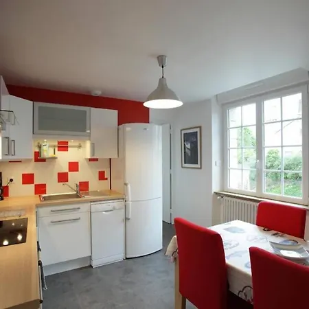 Harbour Apartment *